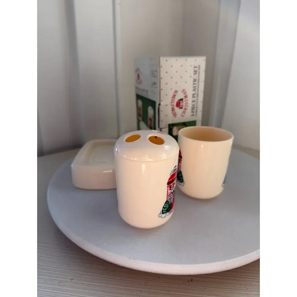 Vintage HOMETOWN CHRISTMAS 3-pc Plastic Bathroom Set Tumbler Soapdish and Holder